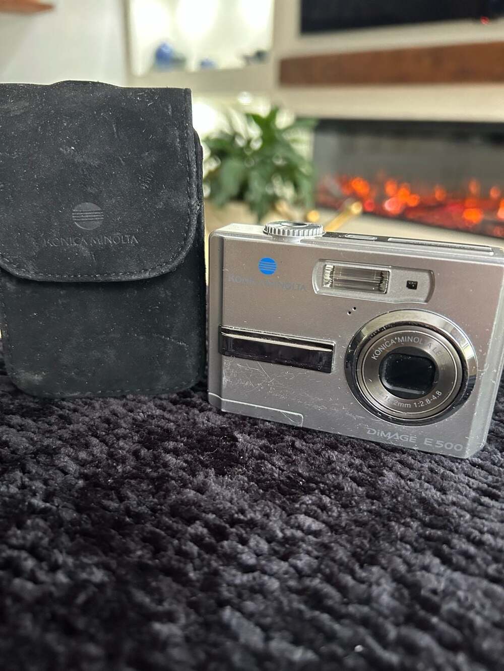 Konica Minolta DiMAGE E500 Digital Camera Silver with Case